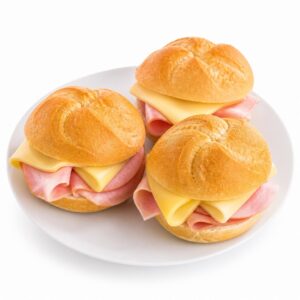 Gefüllte Brötchen mit Käse und Schinken